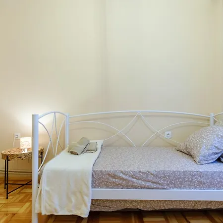 شقة Gimispacetop - Panoramic Upper Town 2Br Residence - Quiet City Escape *