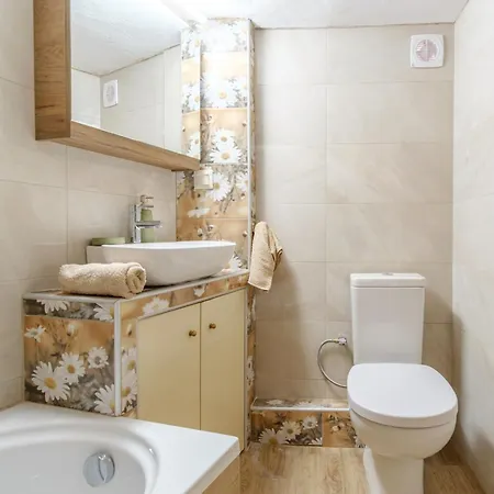 Gimispacetop - Panoramic Upper Town 2Br Residence - Quiet City Escape