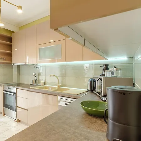 Gimispacetop - Panoramic Upper Town 2Br Residence - Quiet City Escape شقة *