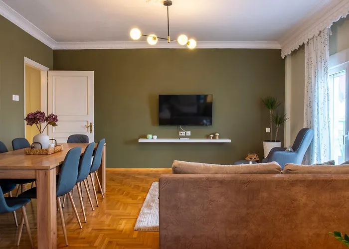 Gimispacetop - Panoramic 2br With Views Apartment